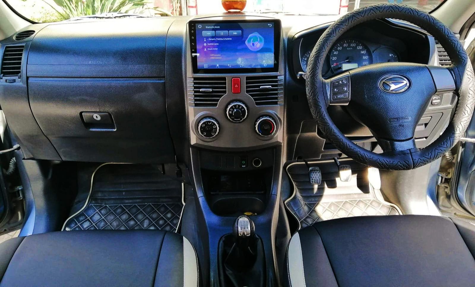 2015 Daihatsu terios 4x4  RS 4,675,000