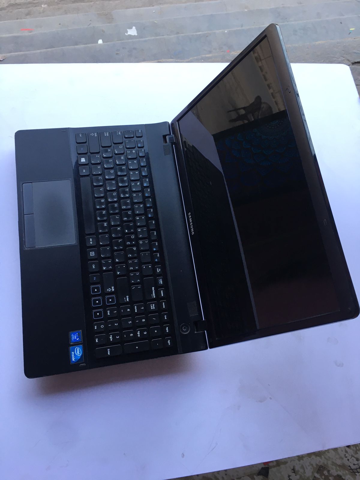 SAMSUNG LAPTOP WITH BLACK CARBON